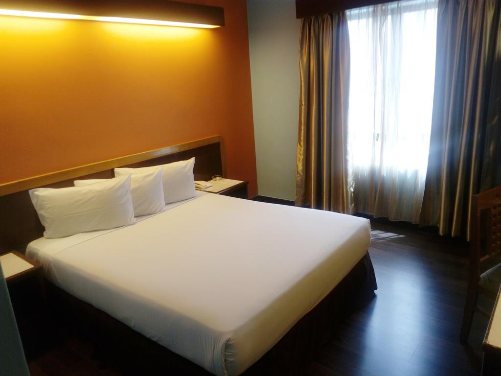 The Aston Hotel Nilai Exterior photo